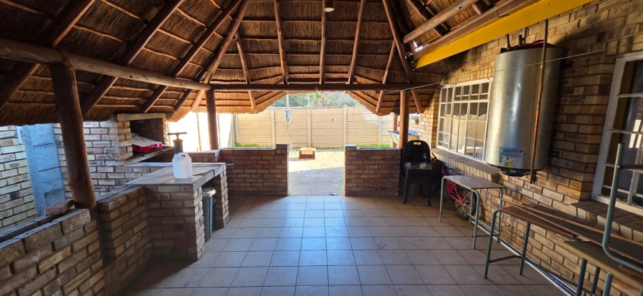 4 Bedroom Property for Sale in Kannoniers Park North West